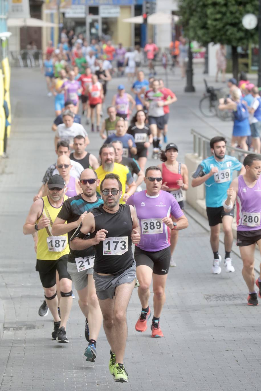 Fotos: La Carrera de La Antigua reúne a medio millar de atletas en Valladolid (2/3)