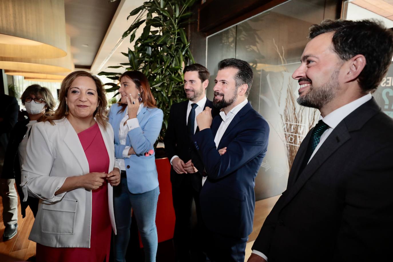 Iratxe García junto a varios miembros del PSOE de Castilla y León.