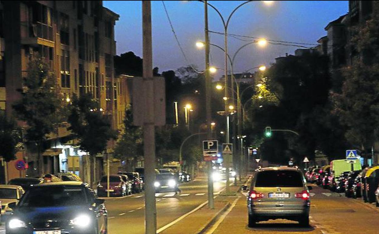 Iluminación del Paseo Nuevo de la ciudad. 