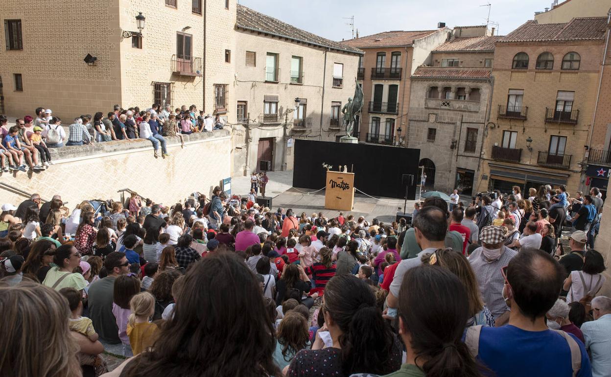 Una de las actuaciones, en la plaza de las Sirenas. 