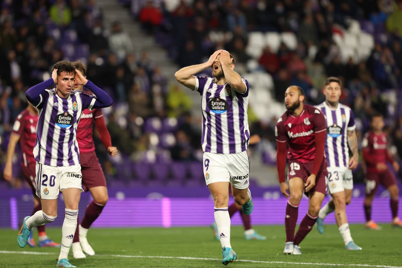 Weissman se lamenta tras fallar una ocasión. 