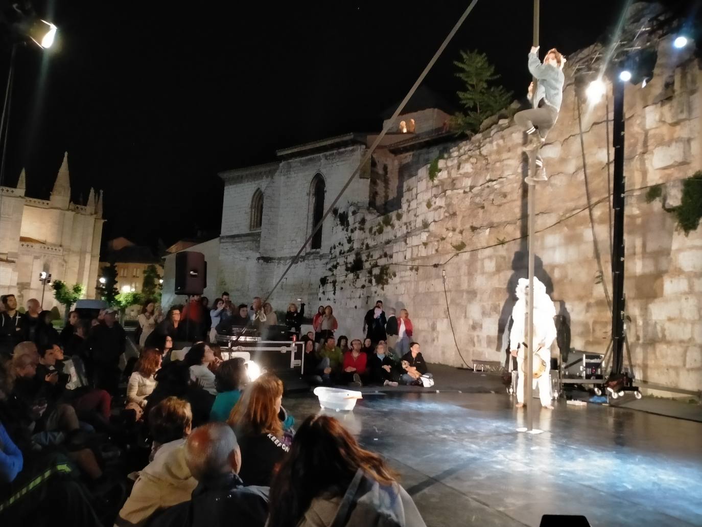 PLa compañía En Diciembre presenta 'Homenaje', en Portugalete. 