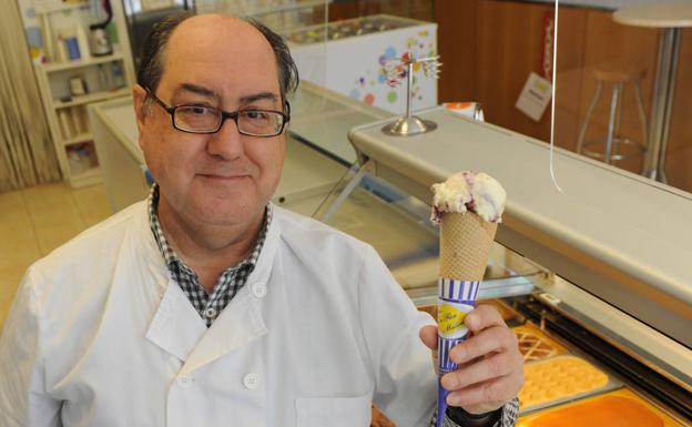 José Manuel Sánchez y su sabroso helado de queso Philadelphia y mermelada de arándanos 