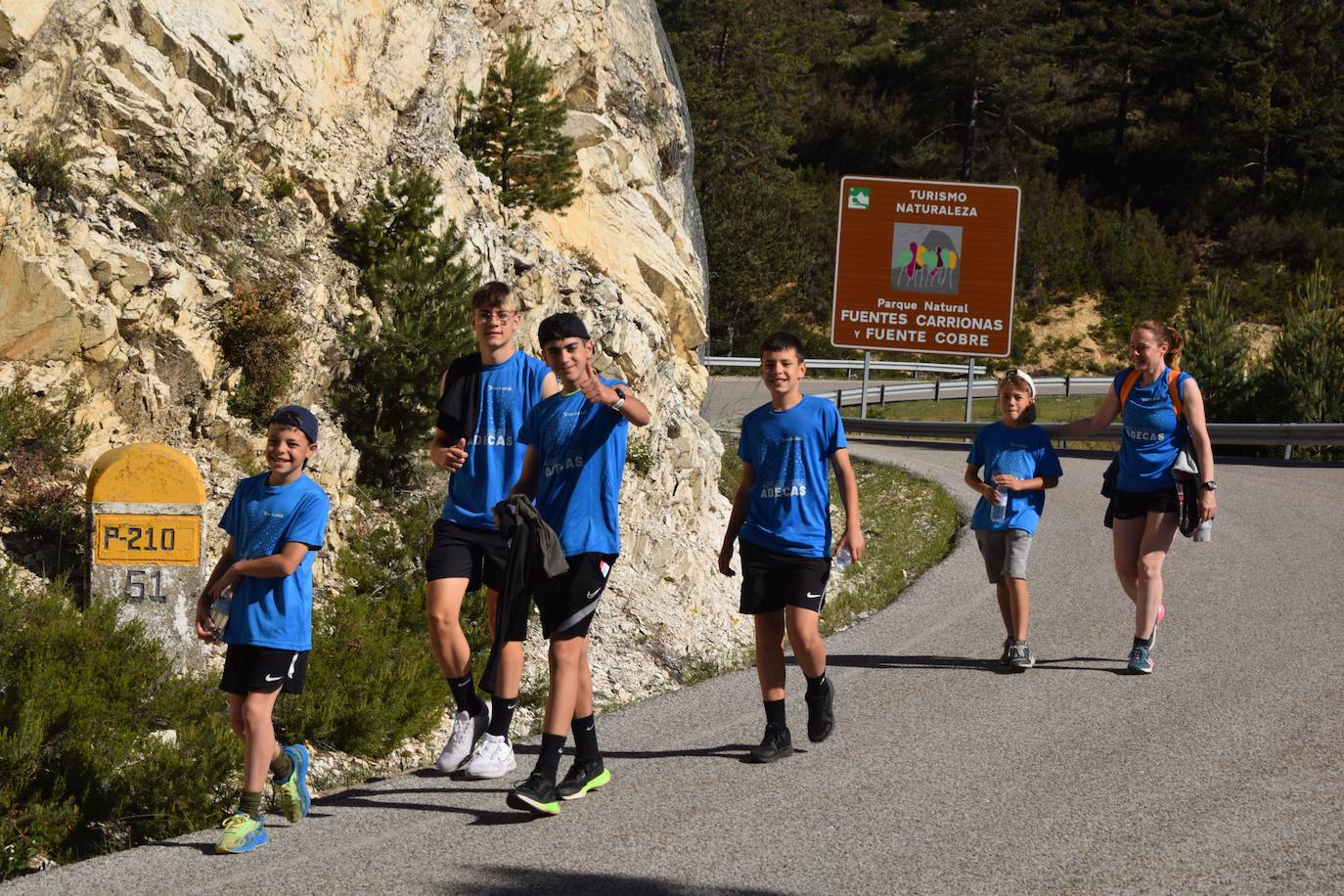 Fotos: Guardo recupera la participativa Marcha de Adecas