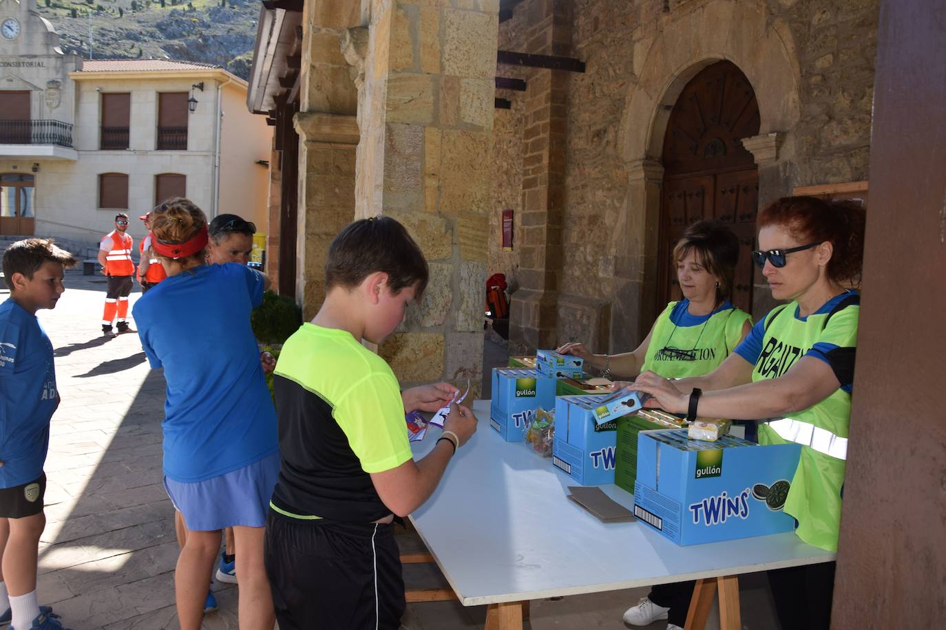 Fotos: Guardo recupera la participativa Marcha de Adecas