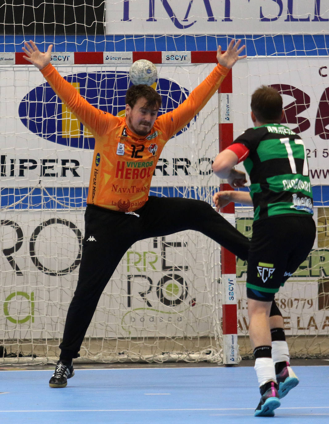 Derrota de Balonmano Nava ante Anaitasuna que le condena al descenso 