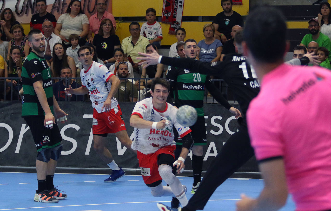 Derrota de Balonmano Nava ante Anaitasuna que le condena al descenso 