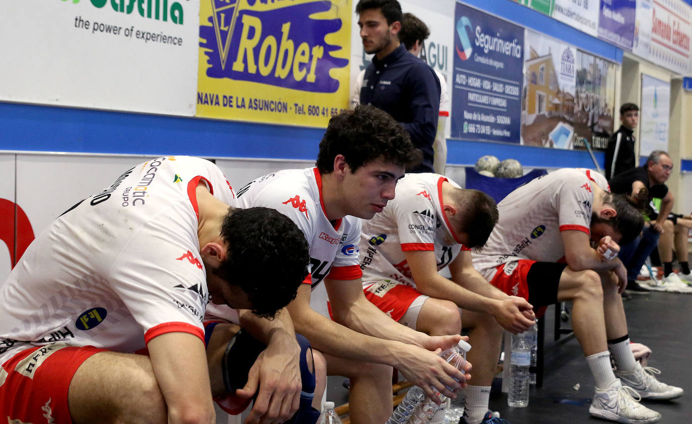 Derrota de Balonmano Nava ante Anaitasuna que le condena al descenso 