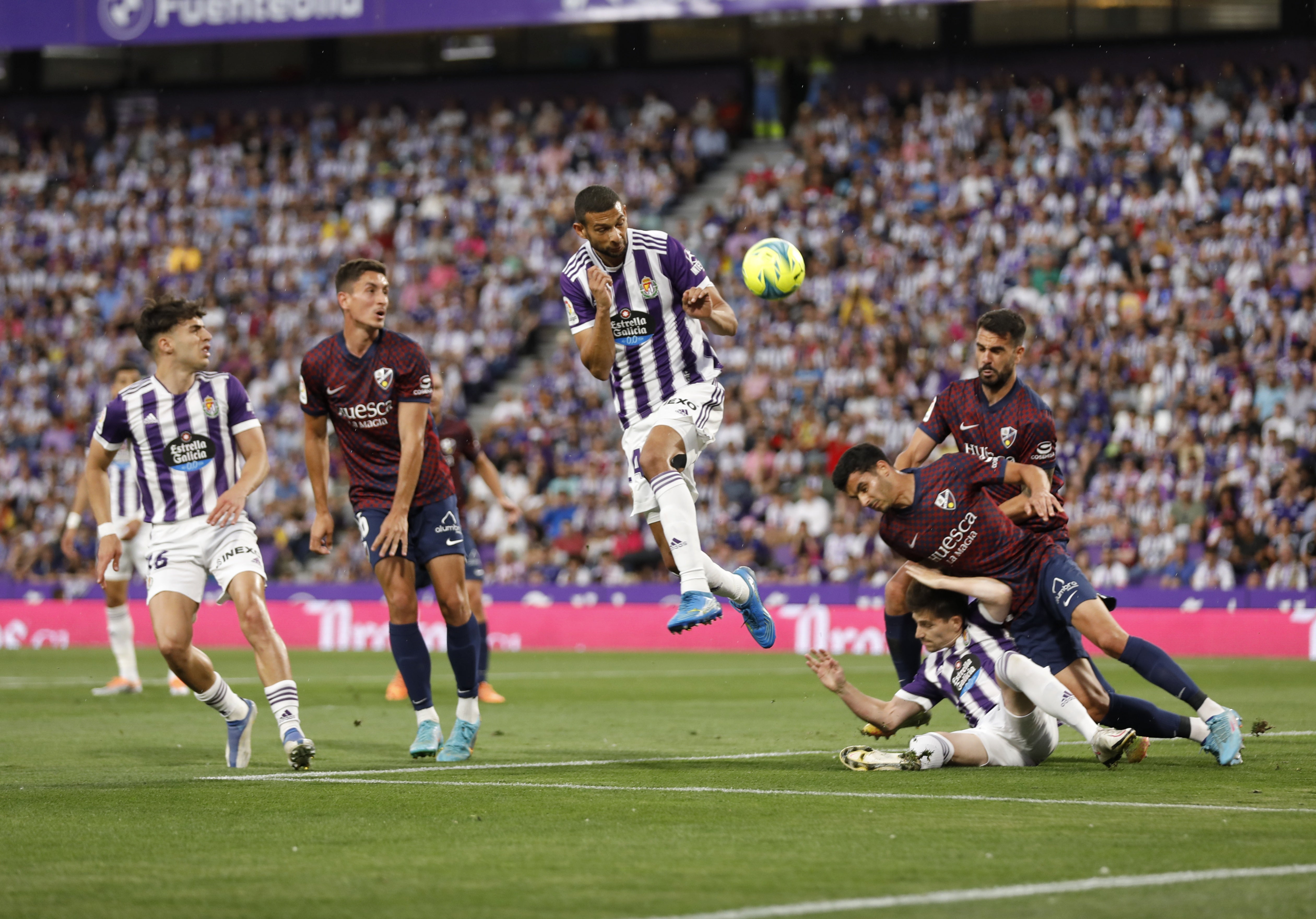 Real Valladolid 3-0 Huesca. 