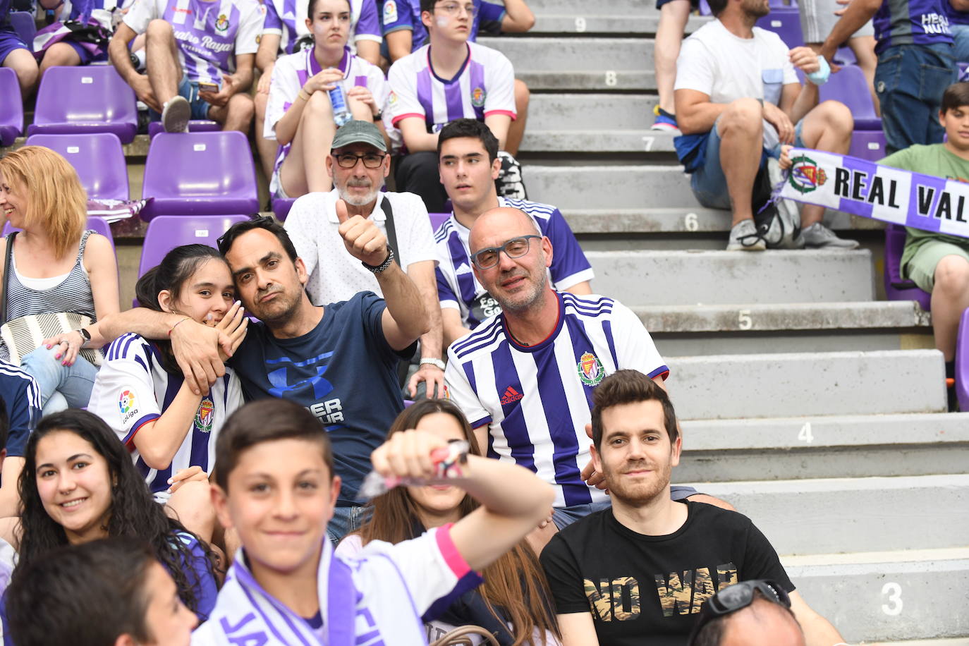 Fotos: Real Valladolid-Huesca. Búscate en la grada (1/8)