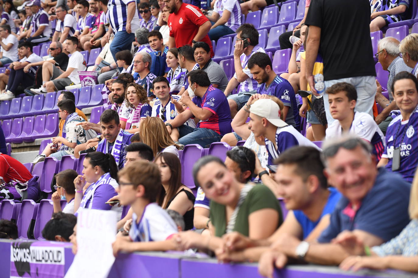 Fotos: Real Valladolid-Huesca. Búscate en la grada (4/8)