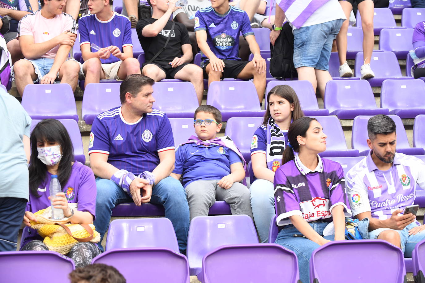 Fotos: Real Valladolid-Huesca. Búscate en la grada (4/8)