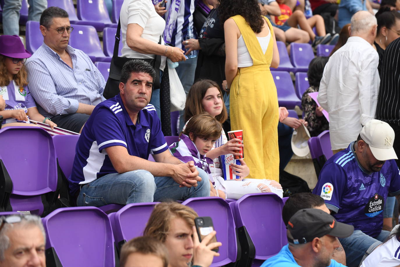 Fotos: Real Valladolid-Huesca. Búscate en la grada (1/8)