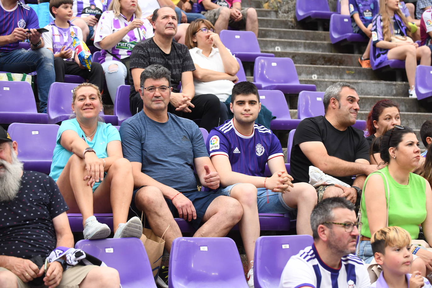 Fotos: Real Valladolid-Huesca. Búscate en la grada (5/8)