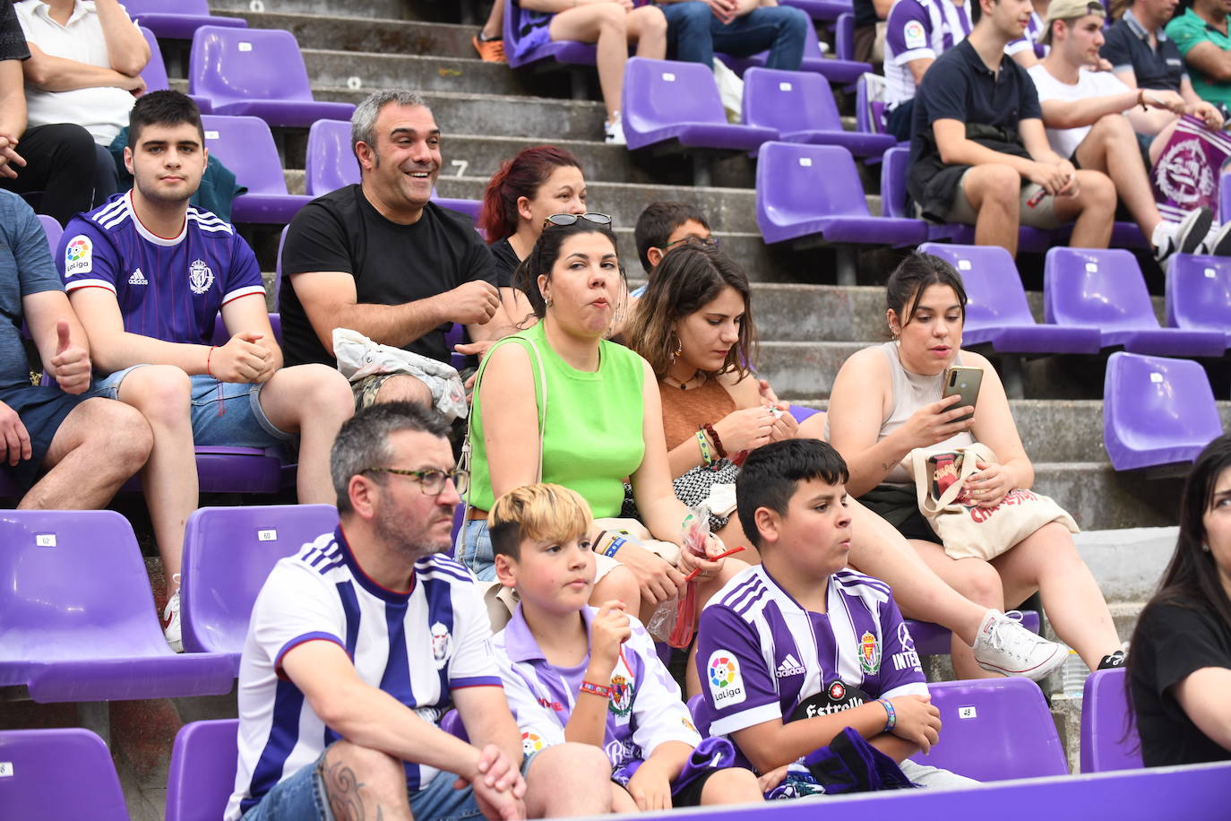 Fotos: Real Valladolid-Huesca. Búscate en la grada (5/8)