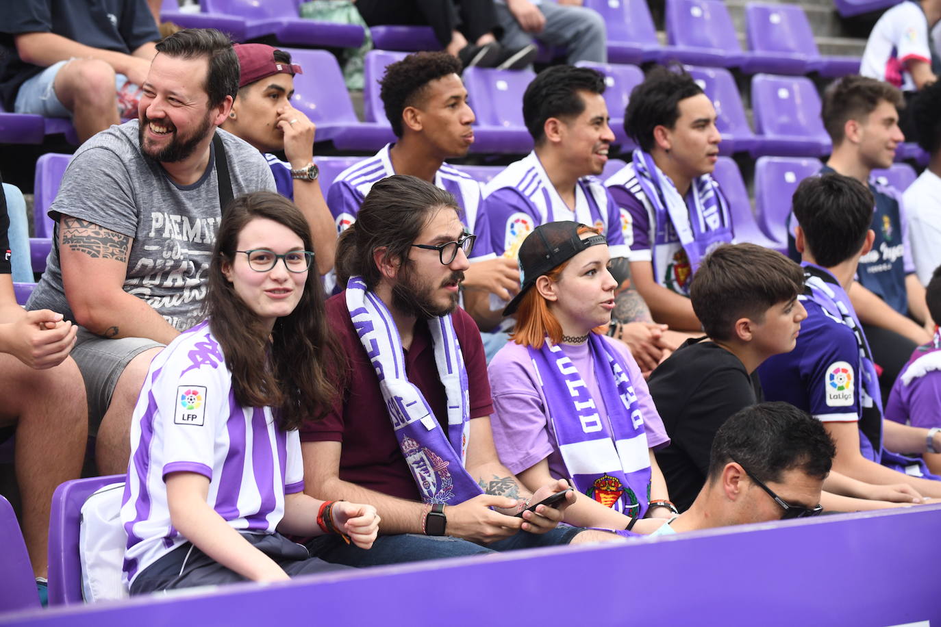 Fotos: Real Valladolid-Huesca. Búscate en la grada (5/8)