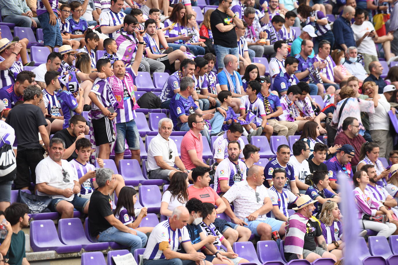 Fotos: Real Valladolid-Huesca. Búscate en la grada (6/8)