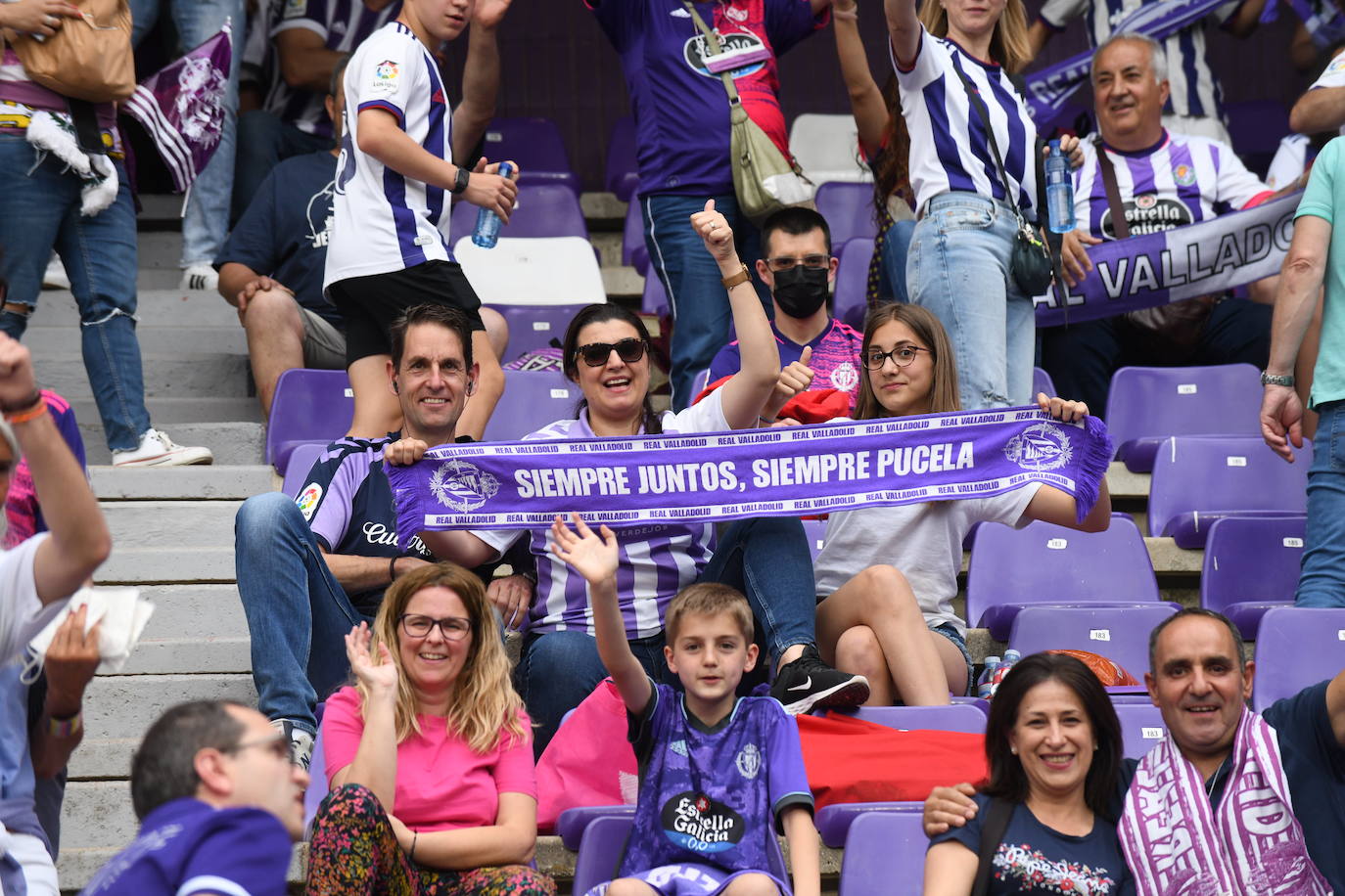 Fotos: Real Valladolid-Huesca. Búscate en la grada (6/8)