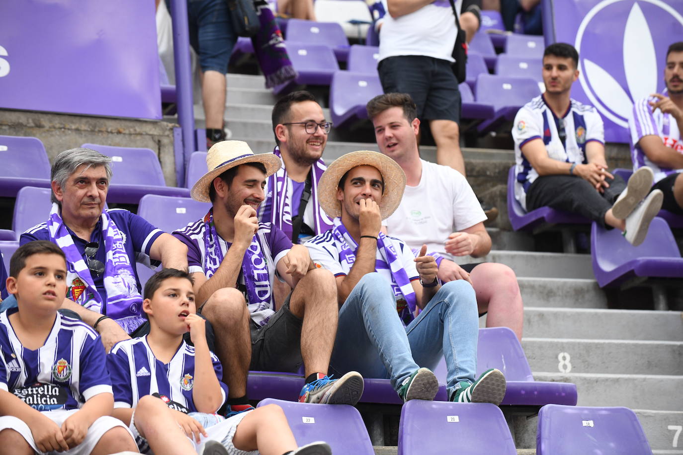 Fotos: Real Valladolid-Huesca. Búscate en la grada (7/8)