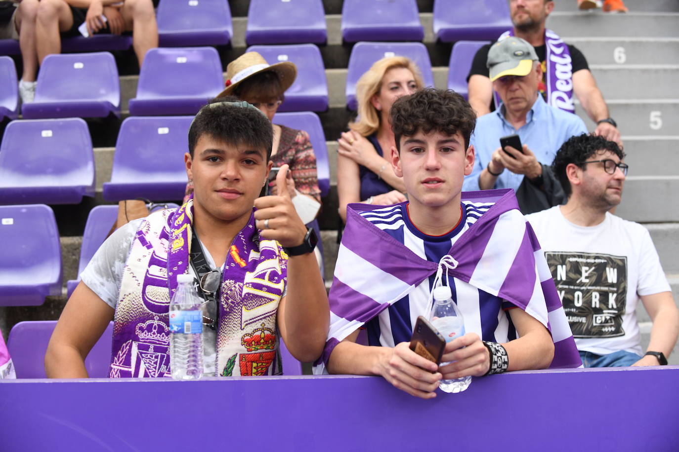 Fotos: Real Valladolid-Huesca. Búscate en la grada (7/8)