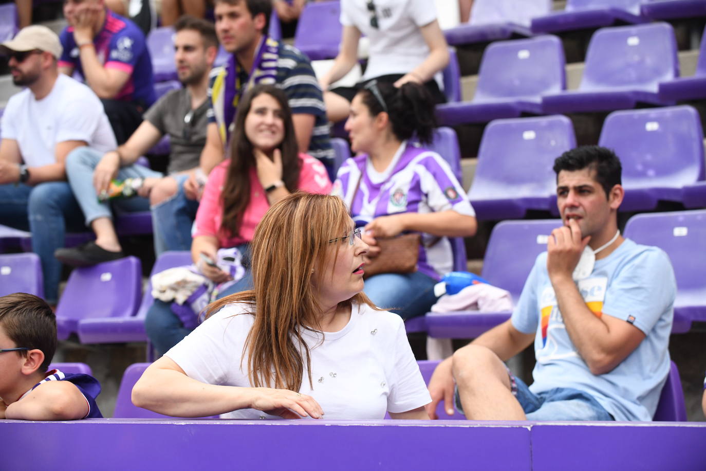 Fotos: Real Valladolid-Huesca. Búscate en la grada (7/8)