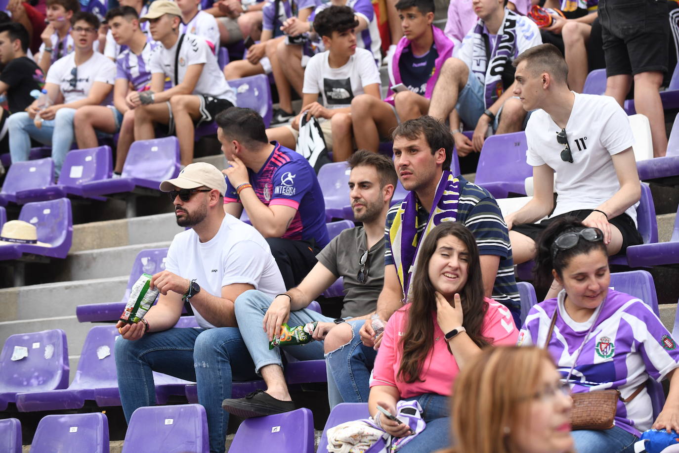 Fotos: Real Valladolid-Huesca. Búscate en la grada (7/8)