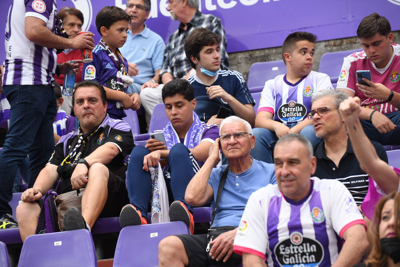 Fotos: Real Valladolid-Huesca. Búscate en la grada (1/8)