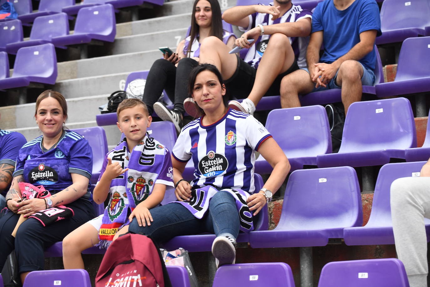 Fotos: Real Valladolid-Huesca. Búscate en la grada (1/8)