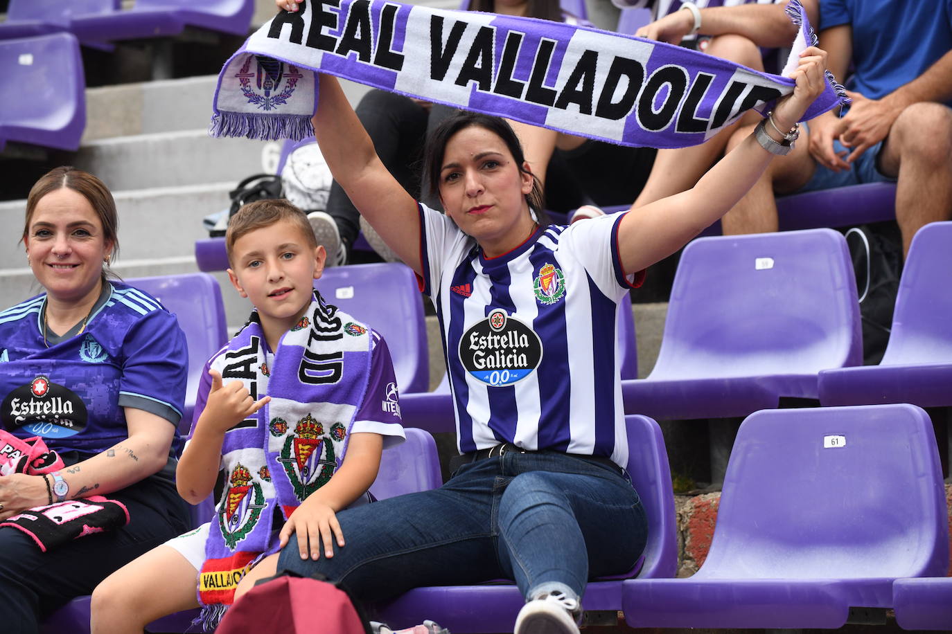 Fotos: Real Valladolid-Huesca. Búscate en la grada (1/8)