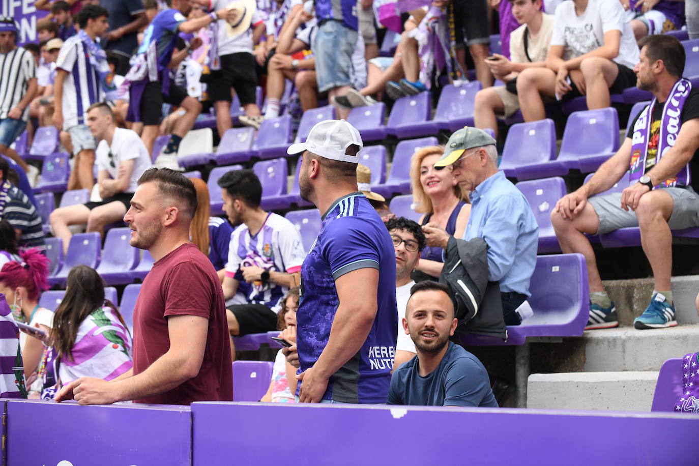 Fotos: Real Valladolid-Huesca. Búscate en la grada (1/8)