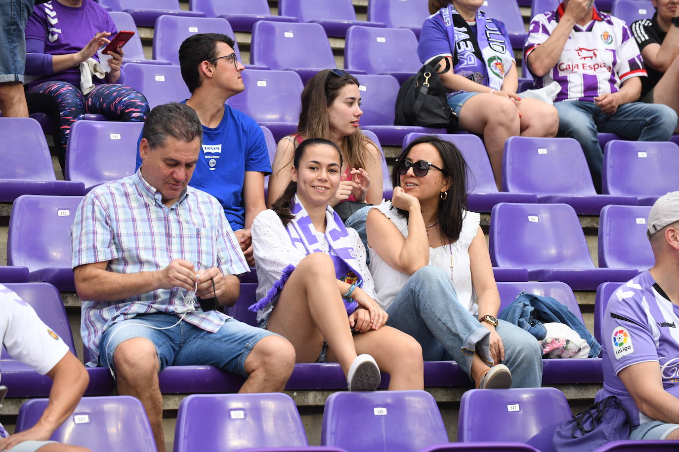 Fotos: Real Valladolid-Huesca. Búscate en la grada (1/8)