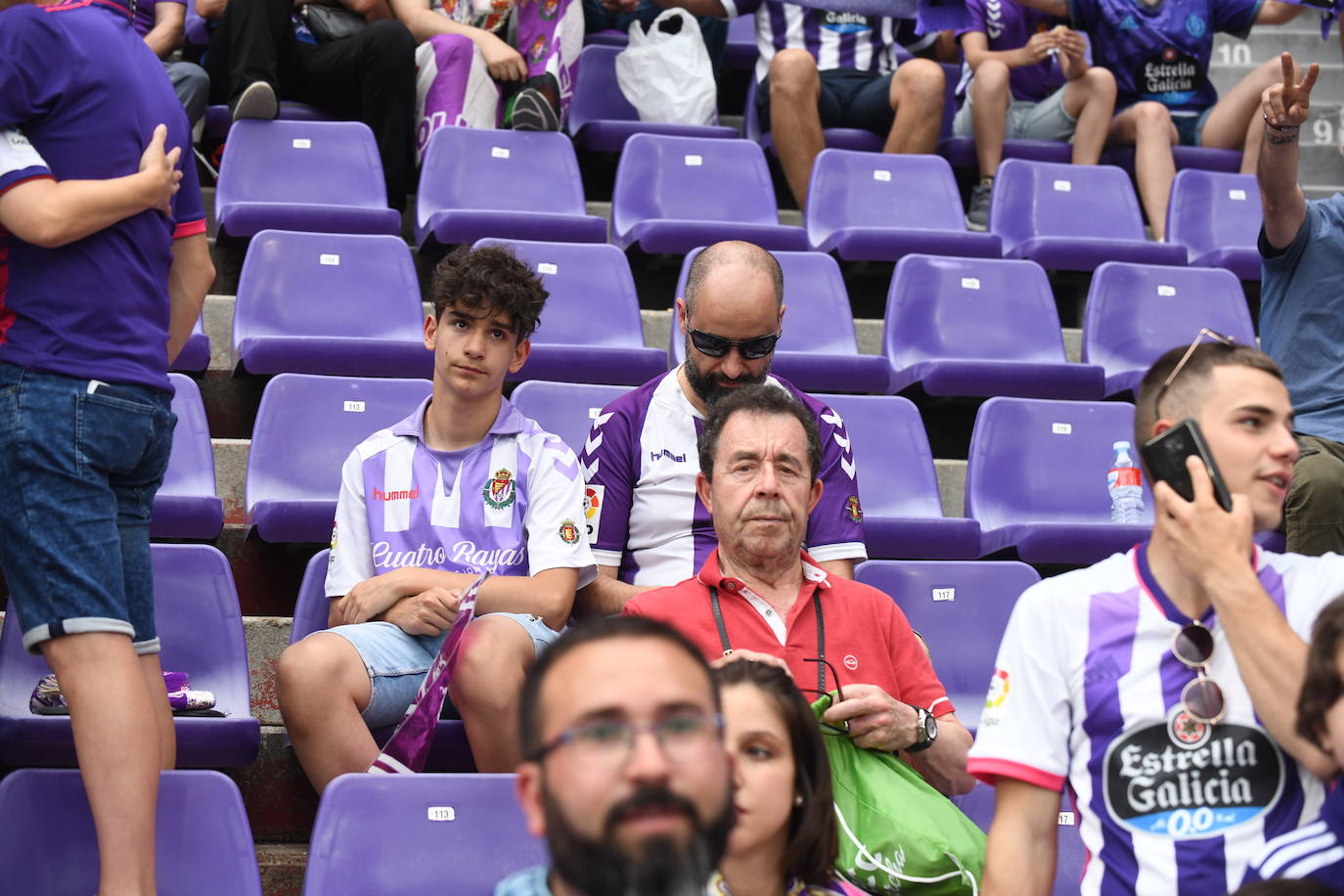 Fotos: Real Valladolid-Huesca. Búscate en la grada (1/8)