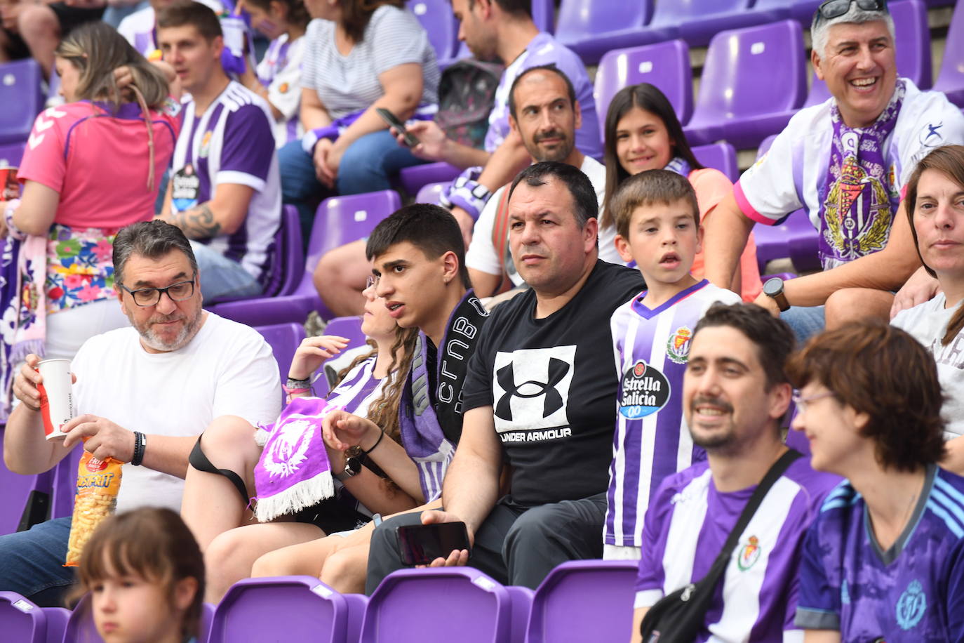 Fotos: Real Valladolid-Huesca. Búscate en la grada (1/8)