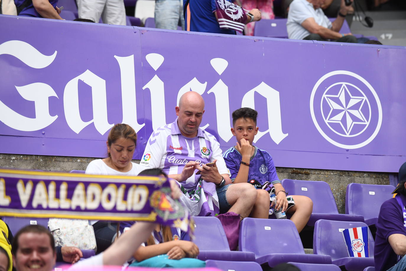 Fotos: Real Valladolid-Huesca. Búscate en la grada (1/8)