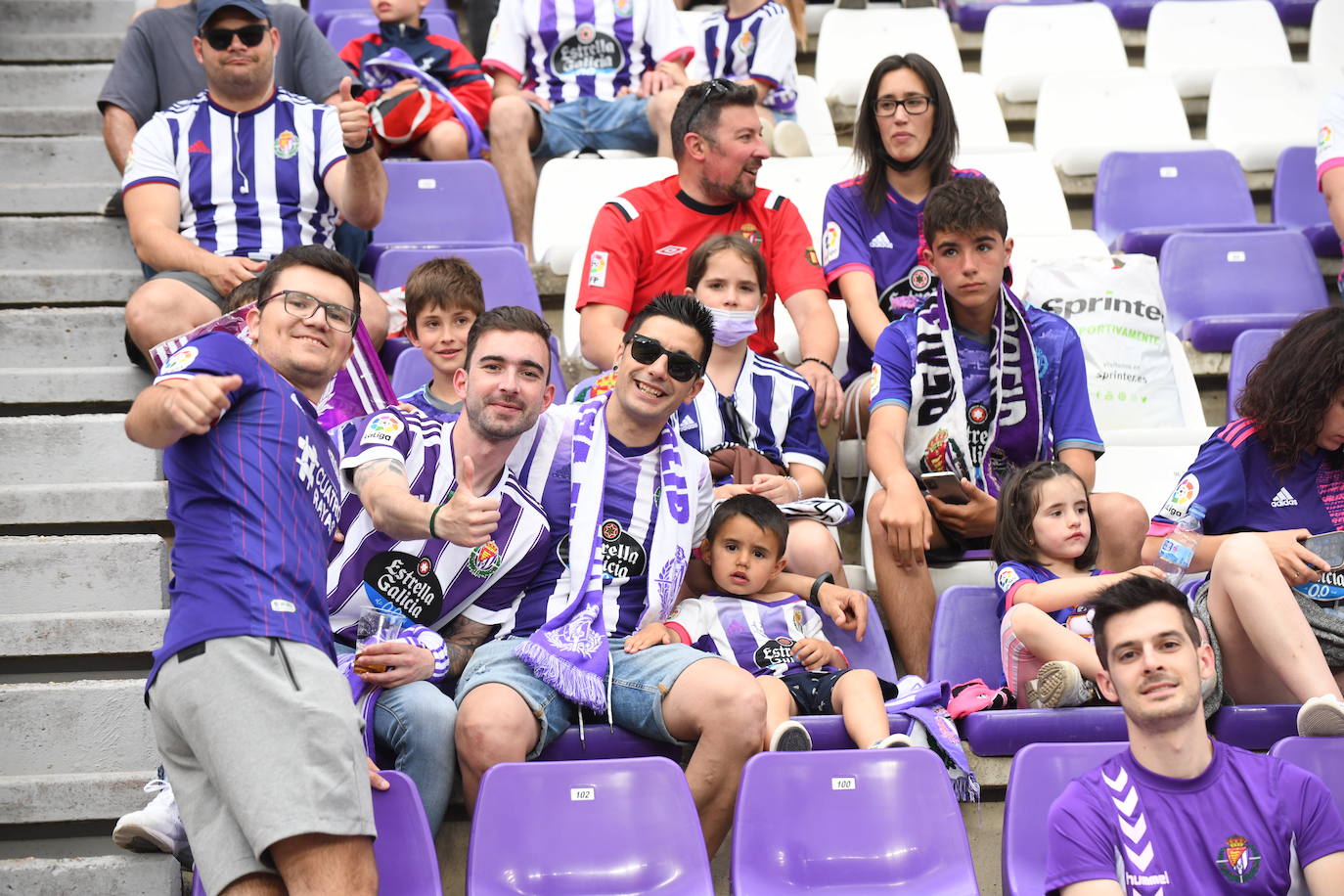 Fotos: Real Valladolid-Huesca. Búscate en la grada (1/8)