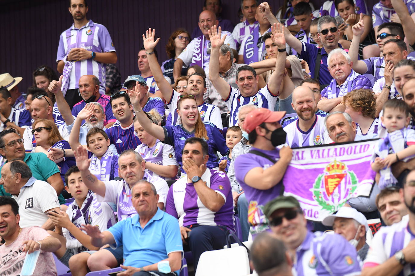 Fotos: Real Valladolid-Huesca. Búscate en la grada (1/8)