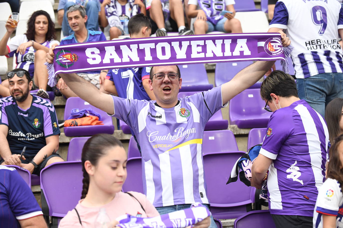 Fotos: Real Valladolid-Huesca. Búscate en la grada (1/8)