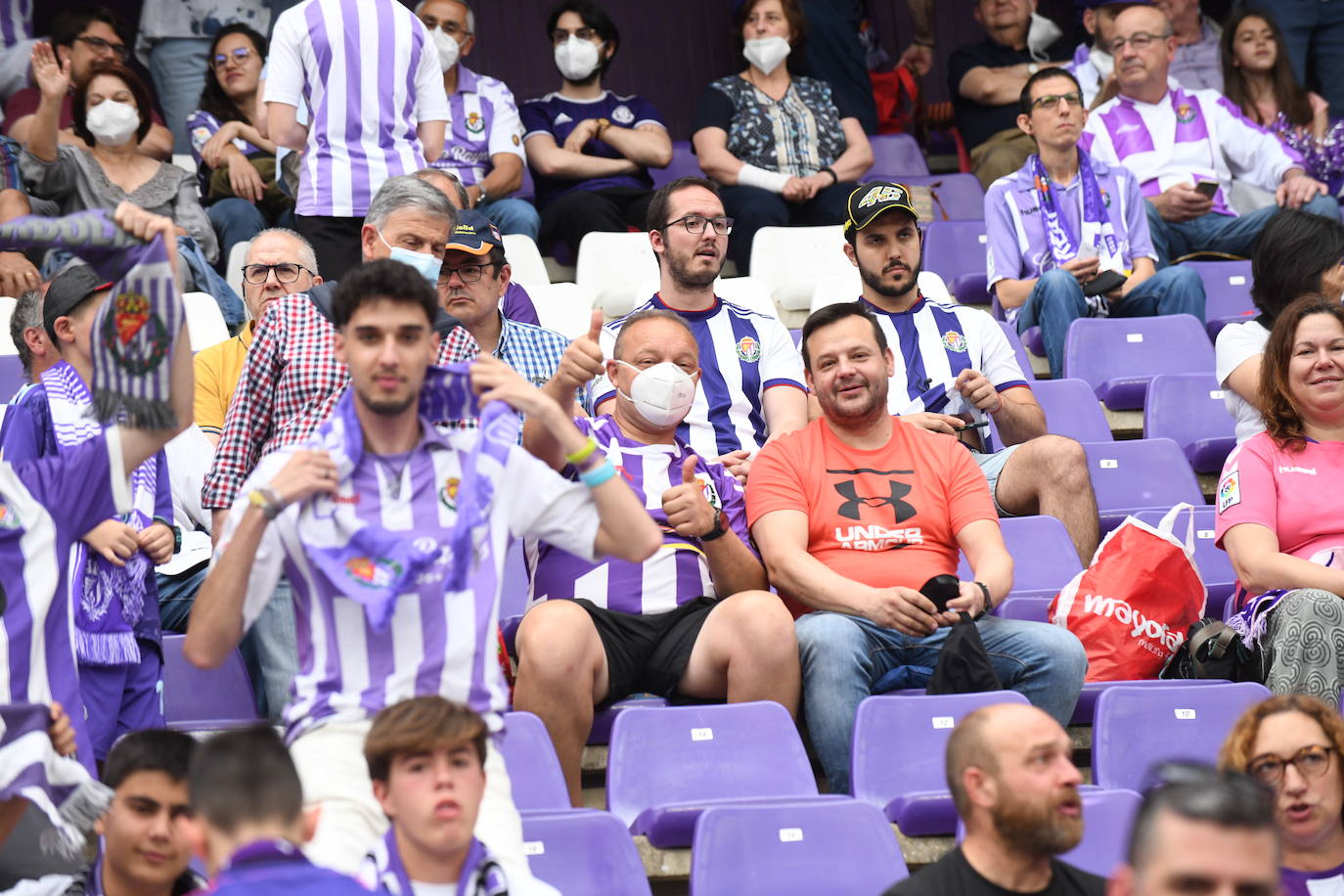 Fotos: Real Valladolid-Huesca. Búscate en la grada (1/8)