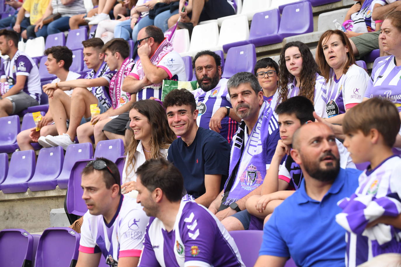 Fotos: Real Valladolid-Huesca. Búscate en la grada (1/8)