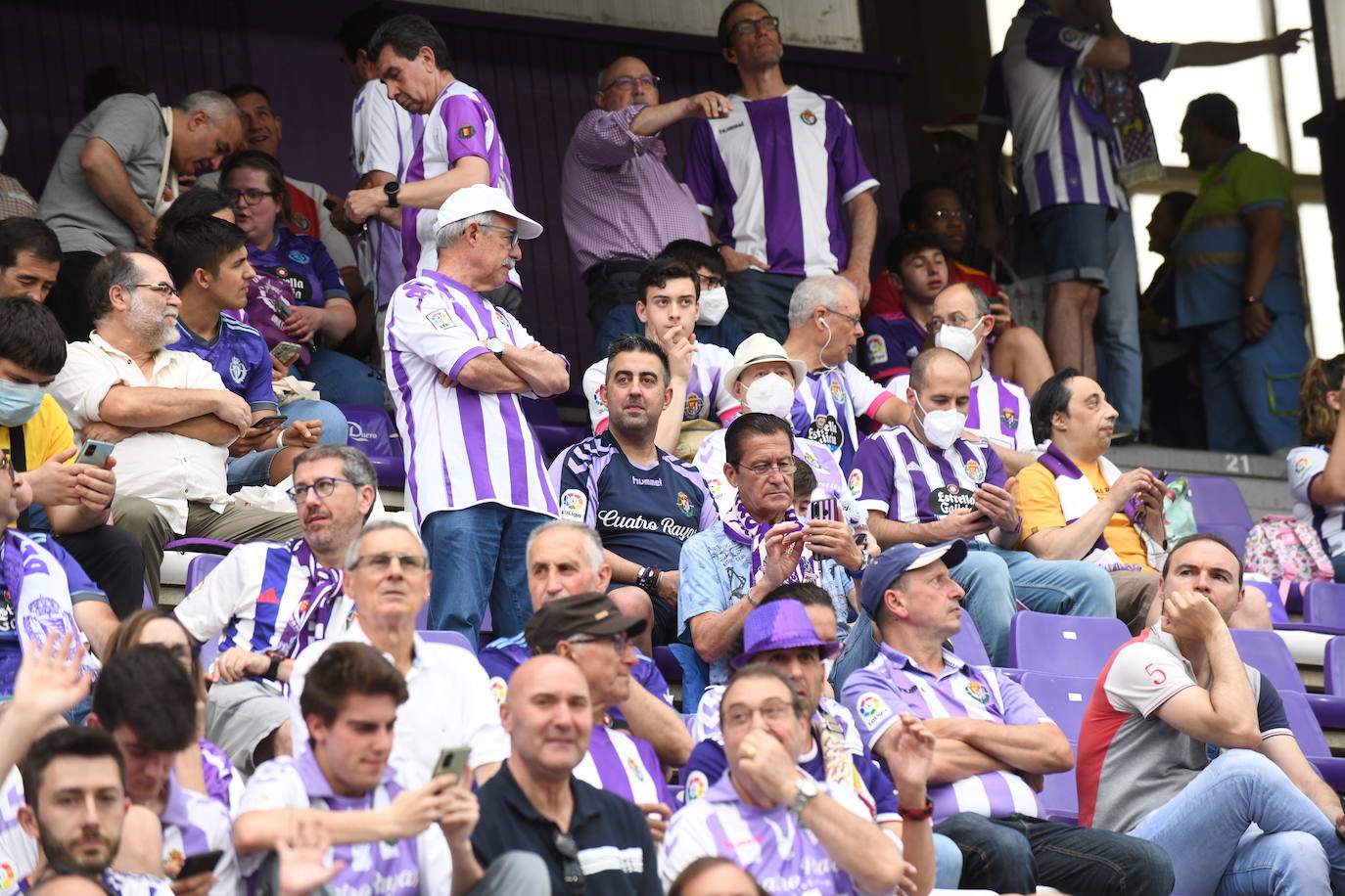 Fotos: Real Valladolid-Huesca. Búscate en la grada (1/8)