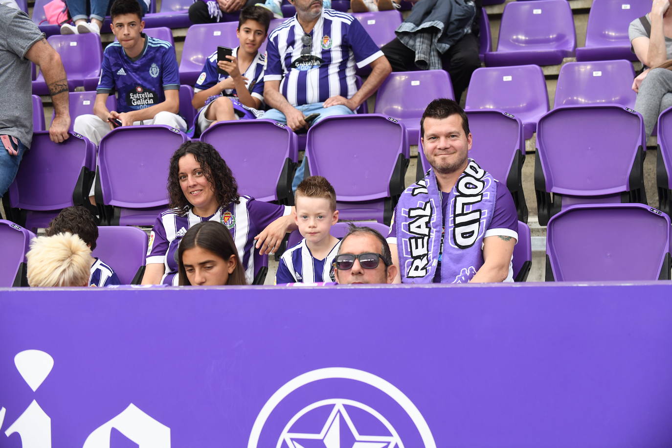 Fotos: Real Valladolid-Huesca. Búscate en la grada (3/8)