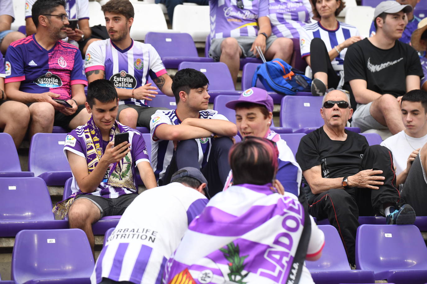 Fotos: Real Valladolid-Huesca. Búscate en la grada (3/8)