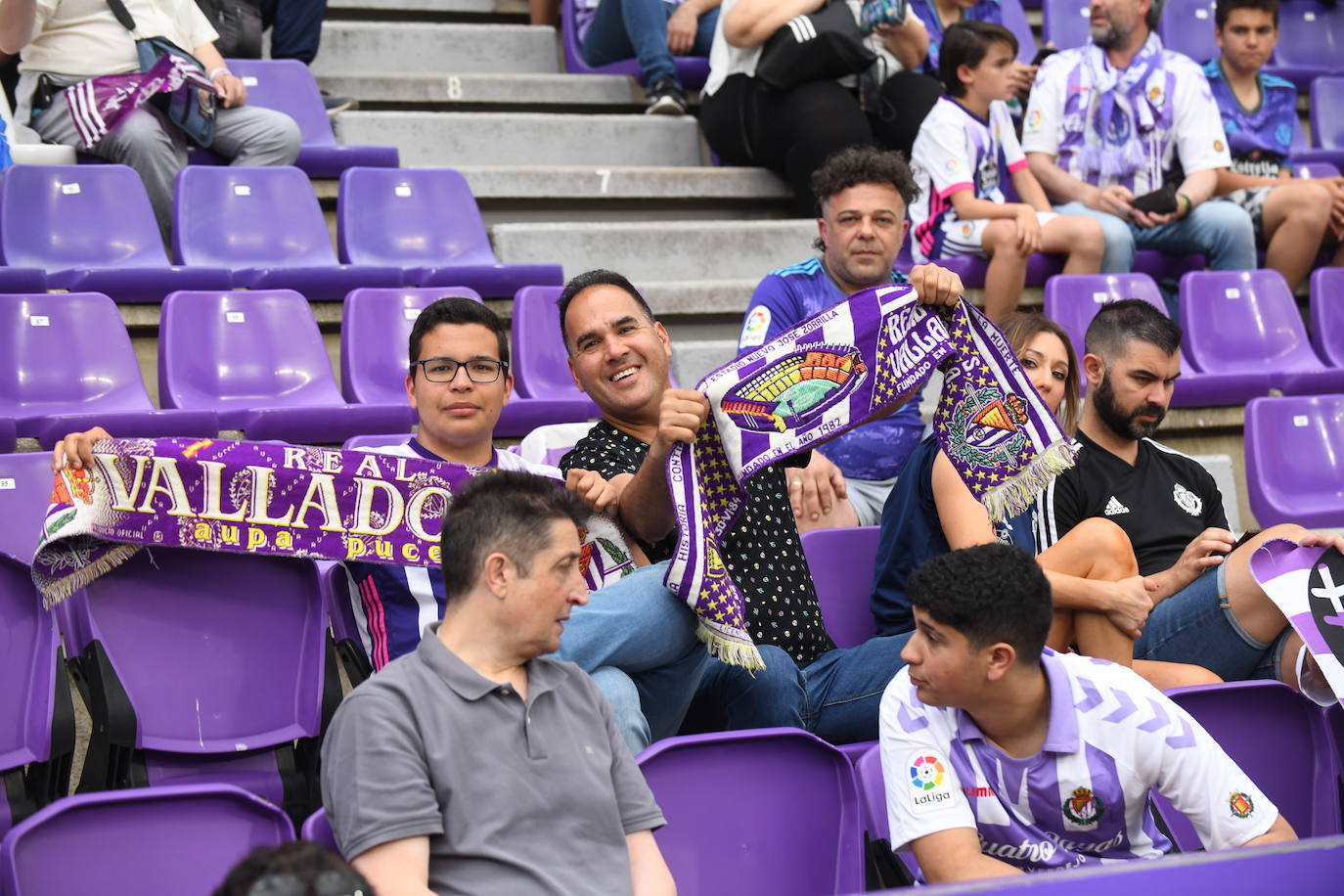 Fotos: Real Valladolid-Huesca. Búscate en la grada (3/8)