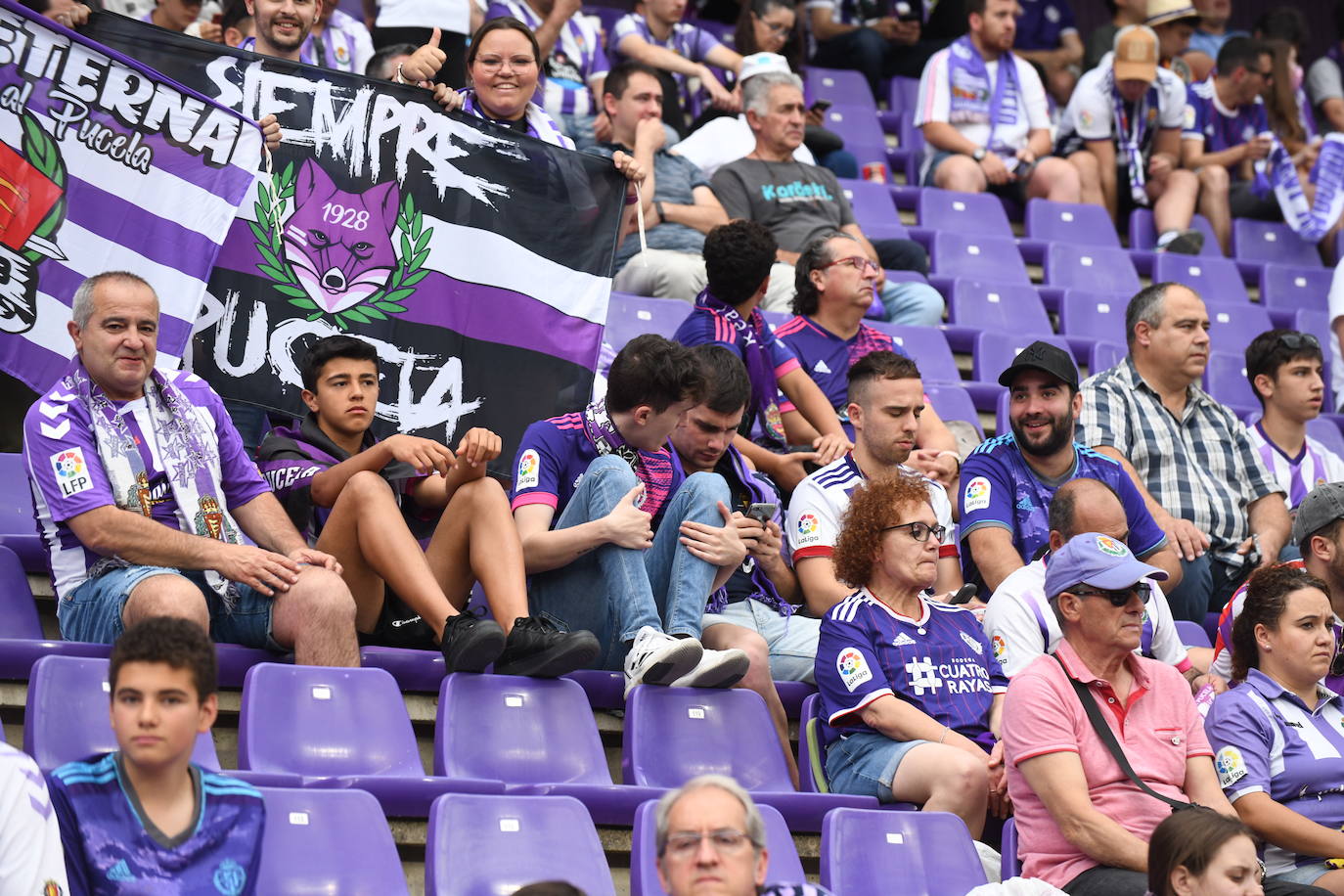 Fotos: Real Valladolid-Huesca. Búscate en la grada (3/8)