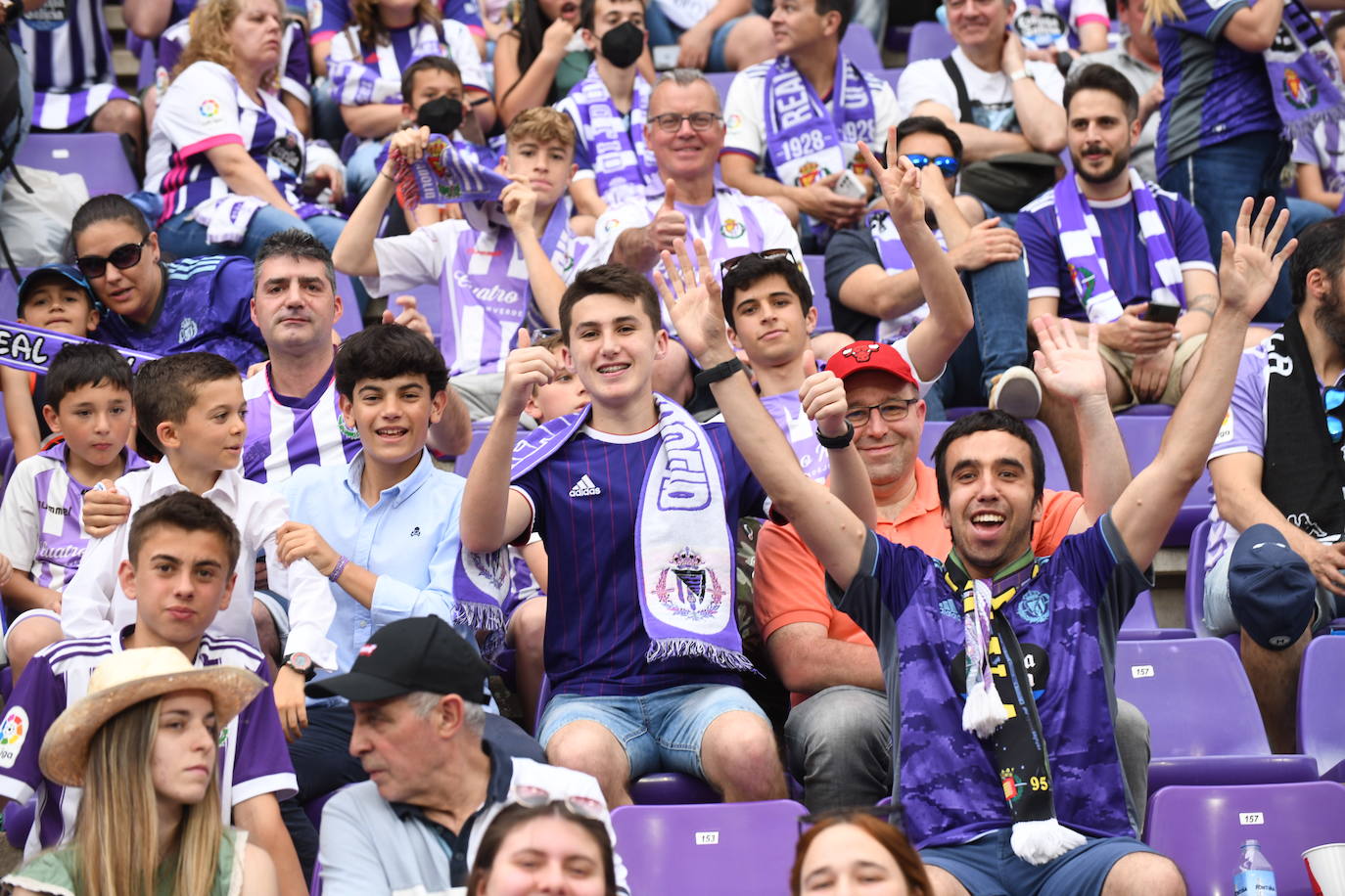 Fotos: Real Valladolid-Huesca. Búscate en la grada (3/8)