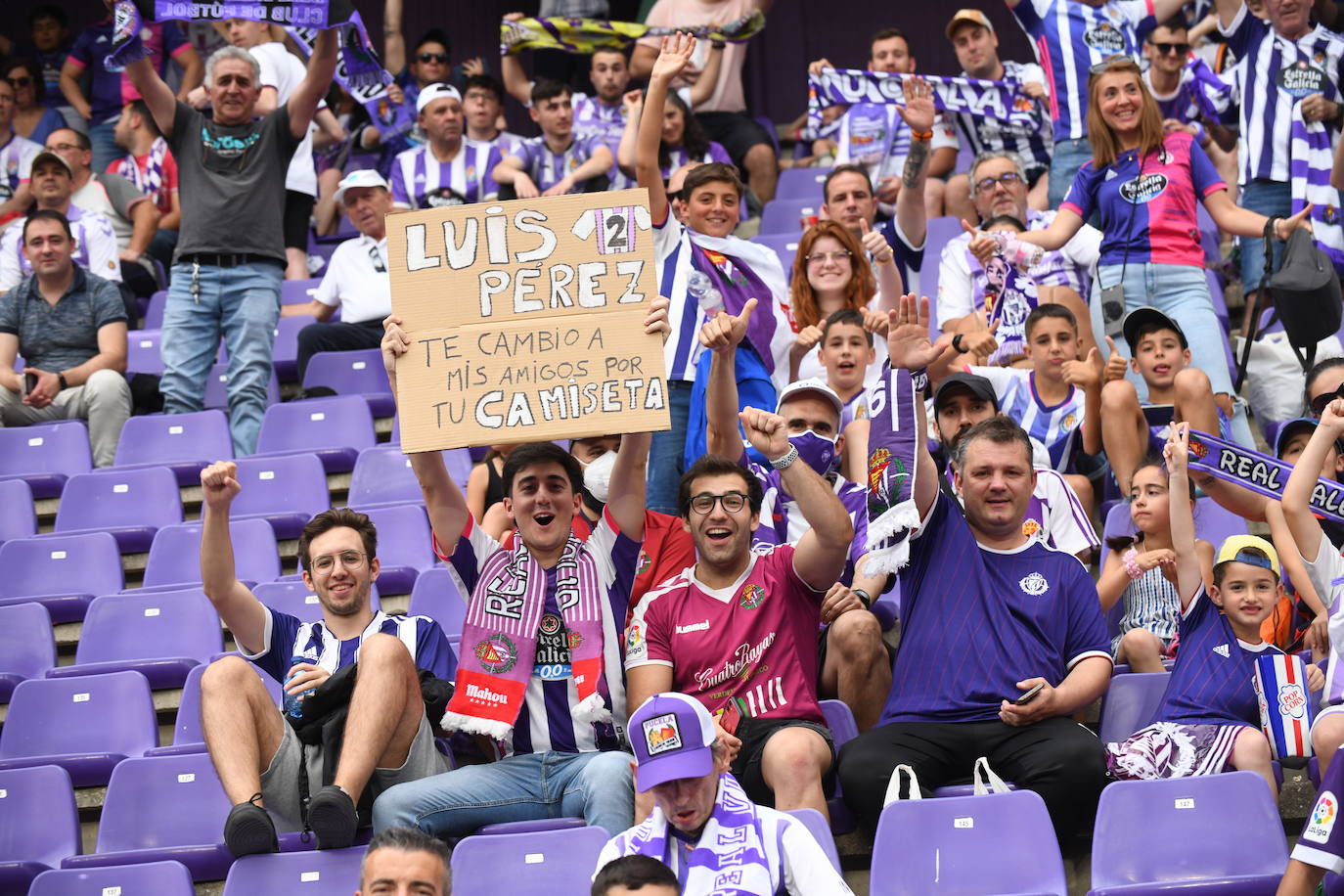 Fotos: Real Valladolid-Huesca. Búscate en la grada (3/8)