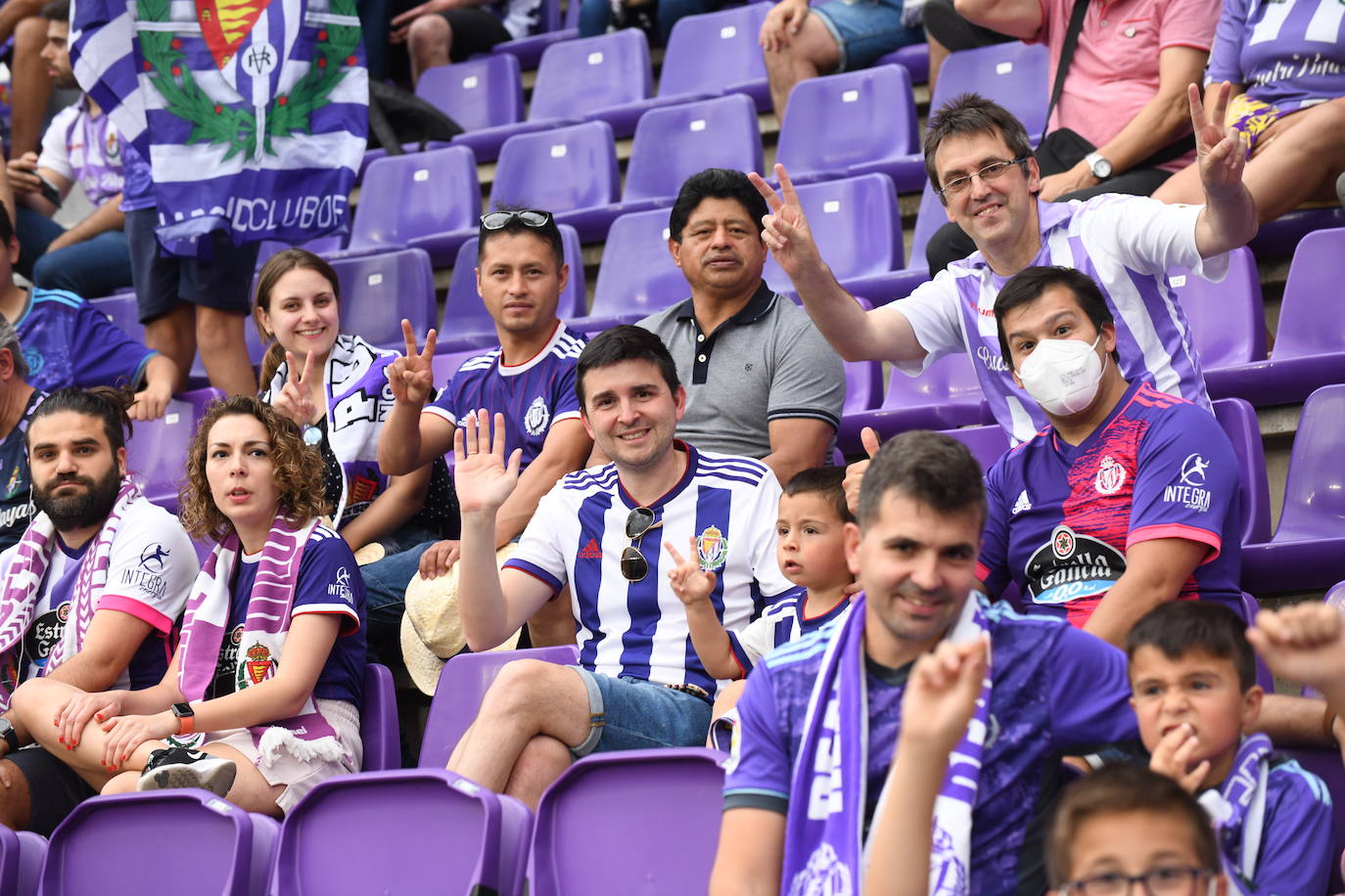 Fotos: Real Valladolid-Huesca. Búscate en la grada (3/8)