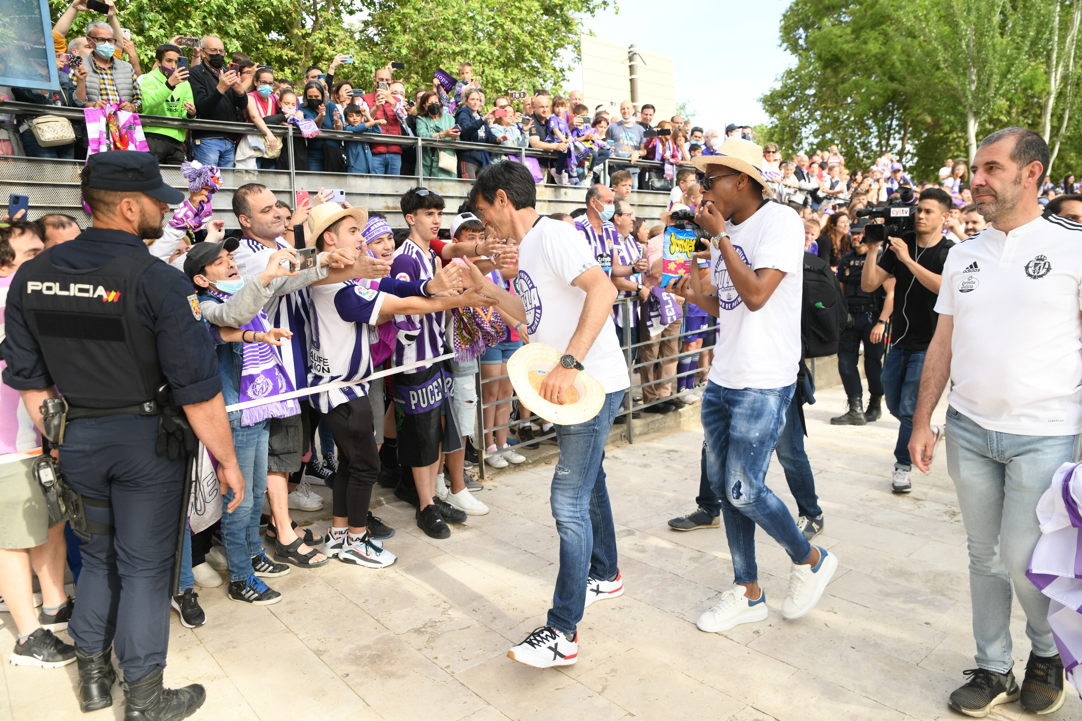 Fiesta del ascenso en La Leyenda del Pisuerga. 