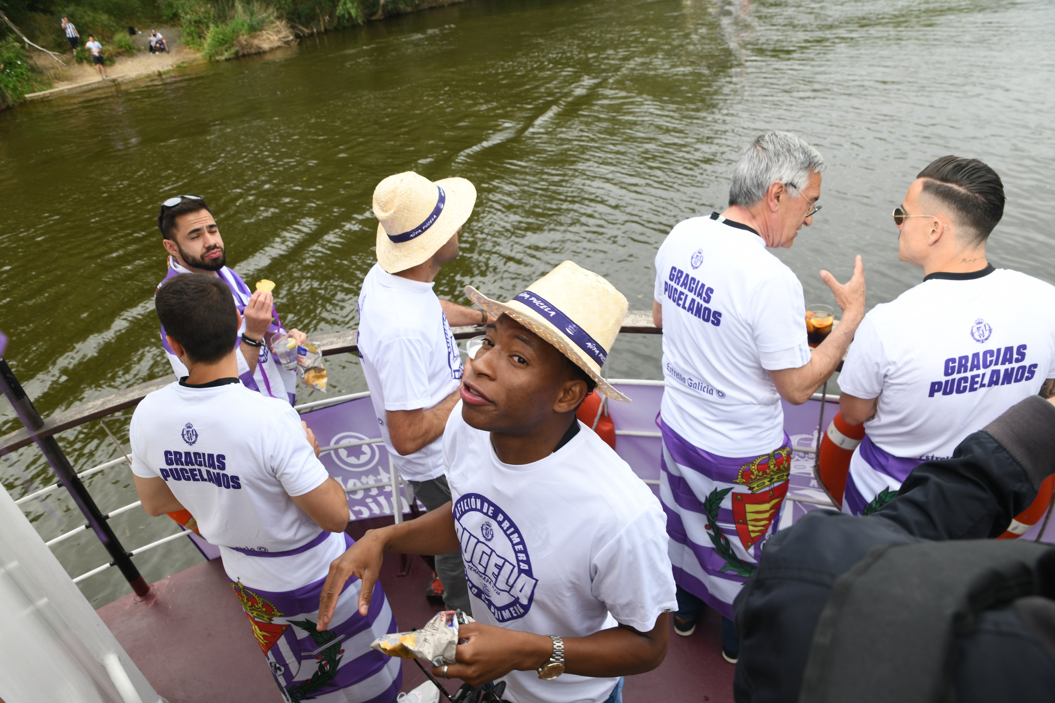 Fiesta del ascenso en La Leyenda del Pisuerga. 