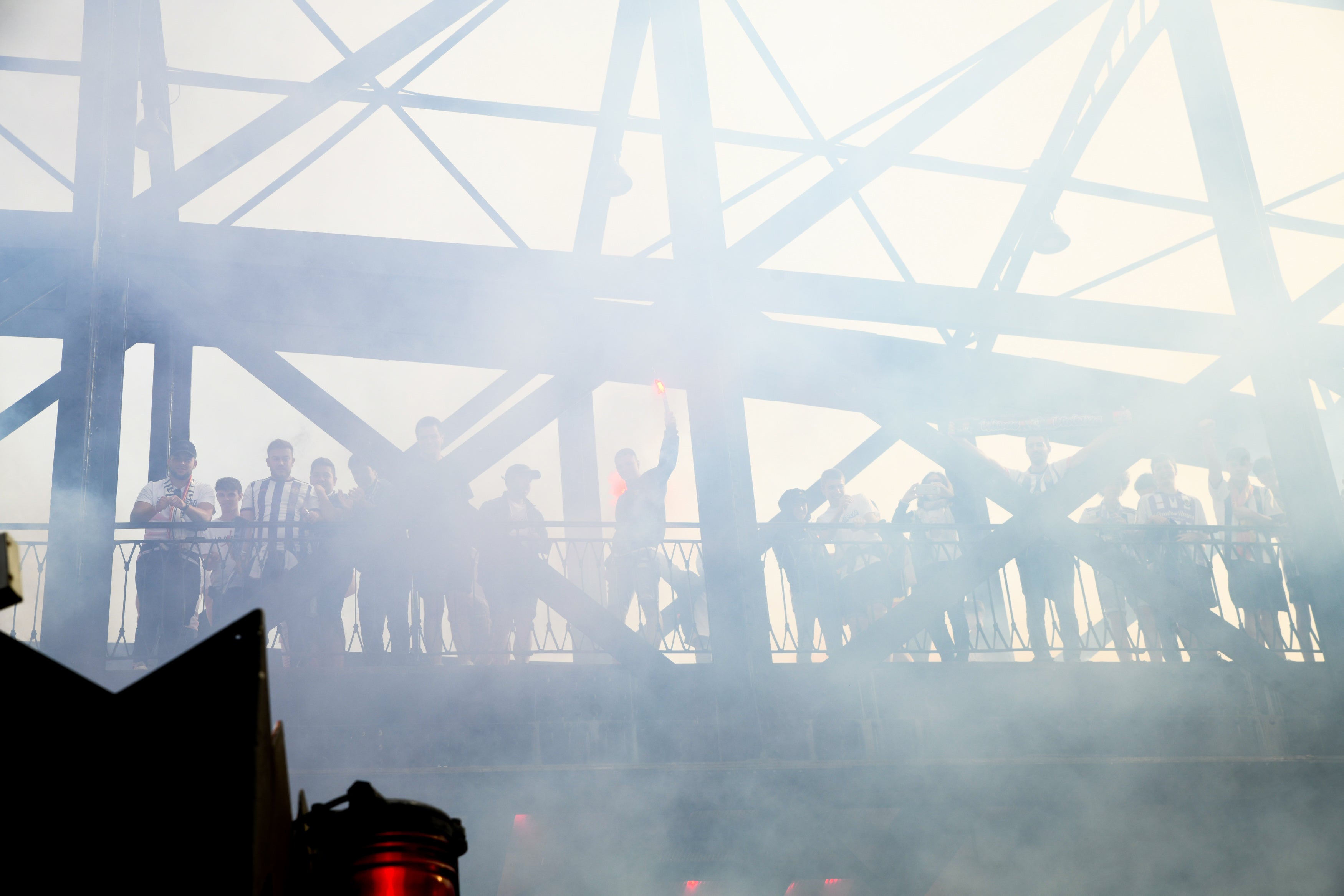 Fiesta del ascenso en La Leyenda del Pisuerga. 